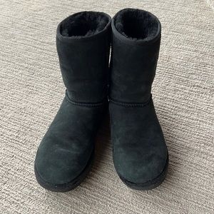 Ugh black boots size 9